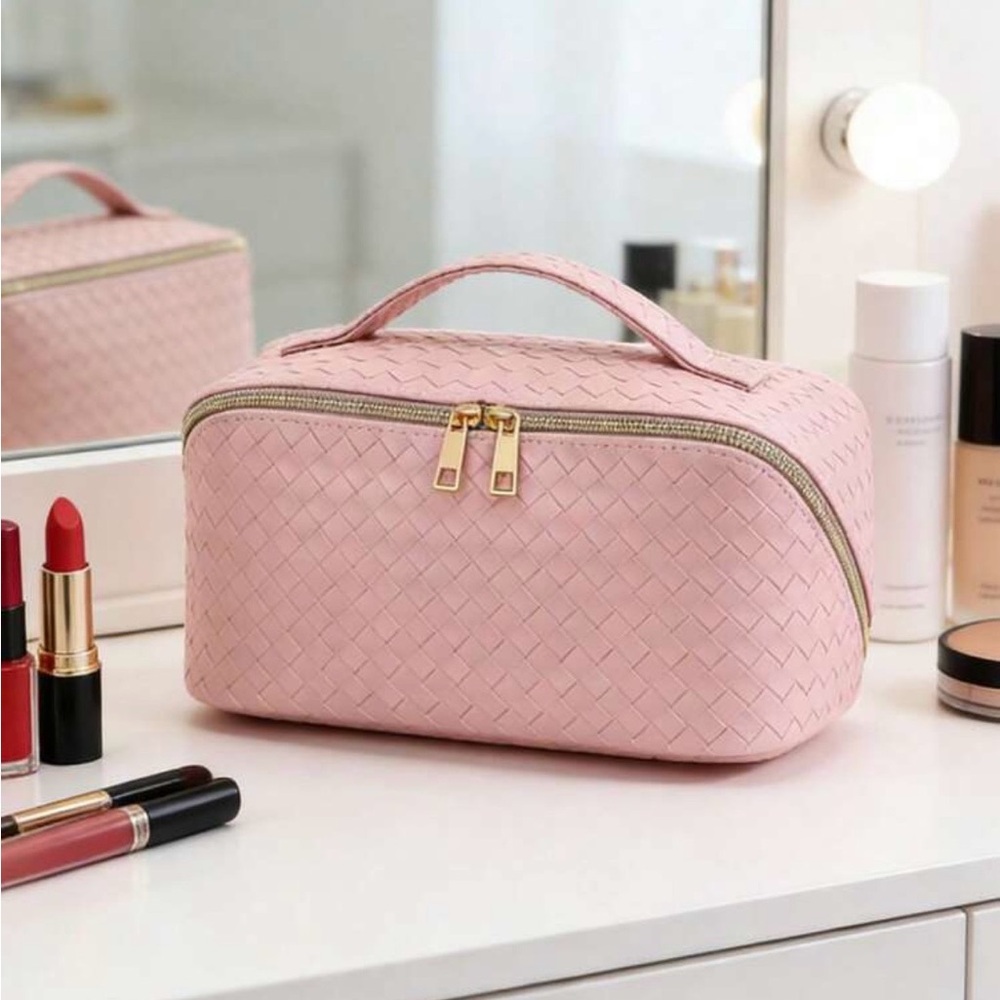 NWT Pink Travel Makeup Bag 💗🌟